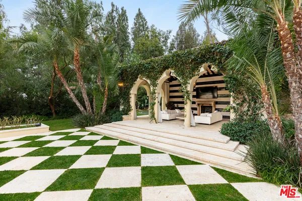 $13,500,000 | 25115 Eldorado Meadow Road, Hidden Hills, CA 91302