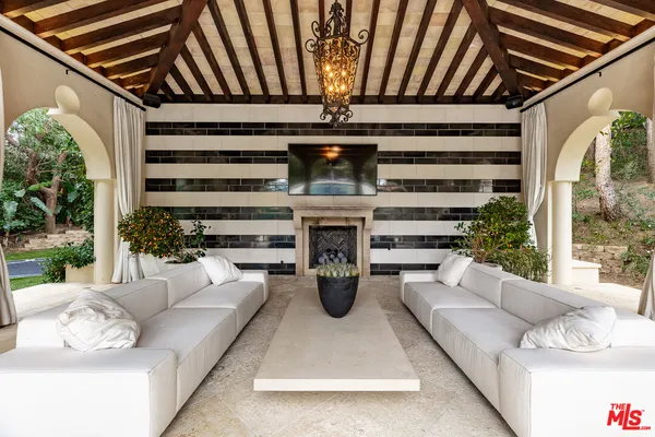 $13,500,000 | 25115 Eldorado Meadow Road, Hidden Hills, CA 91302