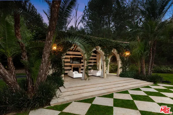 $13,500,000 | 25115 Eldorado Meadow Road, Hidden Hills, CA 91302