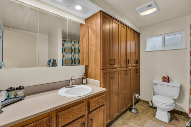 10705 Green Ridge Drive Sandy, UT 84070 - Photo 41 of 55 Bathroom with vanity and curtained shower