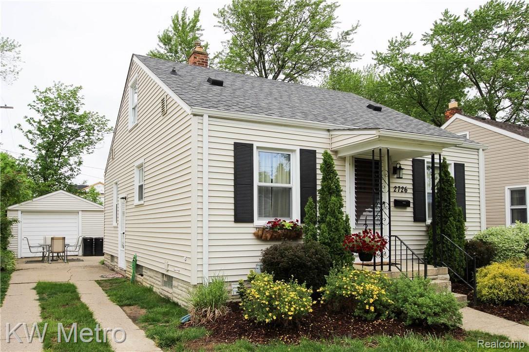 2726 Columbia Road Berkley, MI 48072 - Photo 33 of 38 IMG_1432.jpg