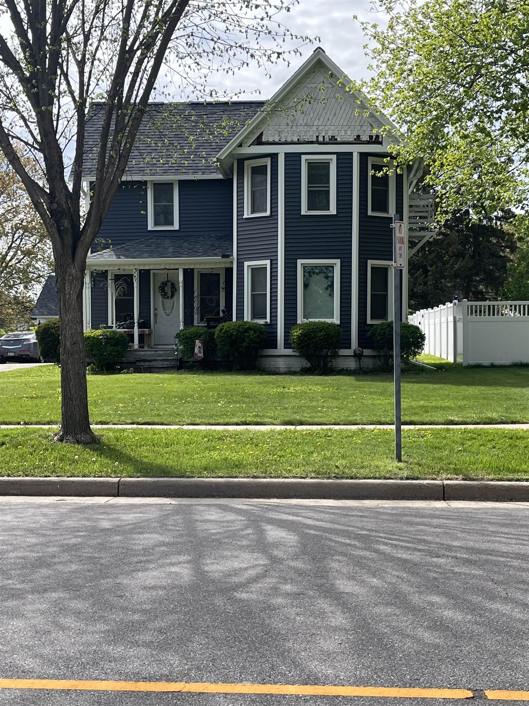 309 1/2 N Main Deerfield, WI 53531 - Photo 1 of 9