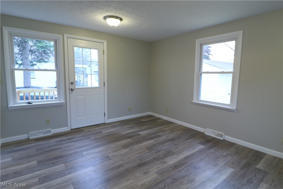 417 Lansing Road Akron, OH 44312 - Photo 6 of 10