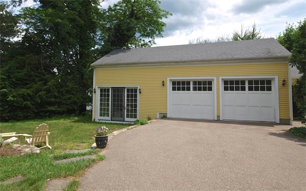 20 Farnham Circle Needham, MA 02492 - Photo 3 of 23 a front view of a house with a yard