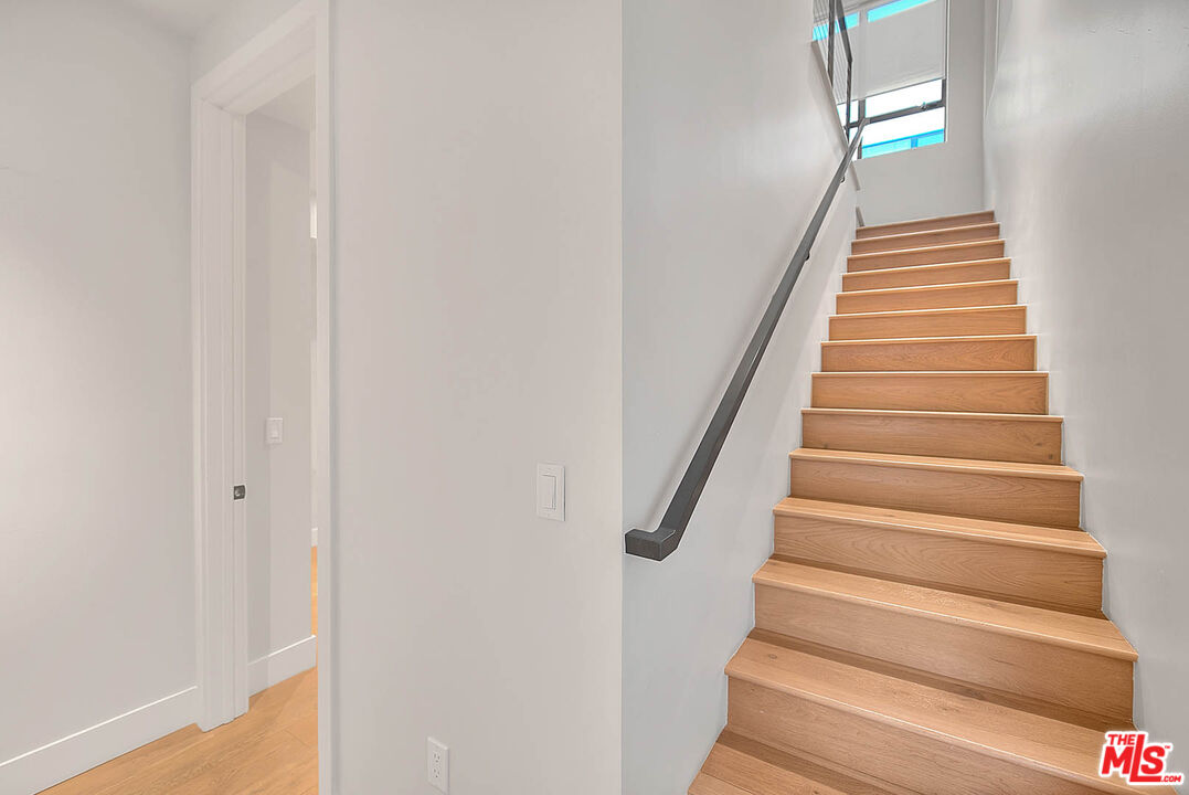 5014 Rosewood Avenue, Unit 1/2 Los Angeles, CA 90004 - Photo 28 of 45 a view of entryway