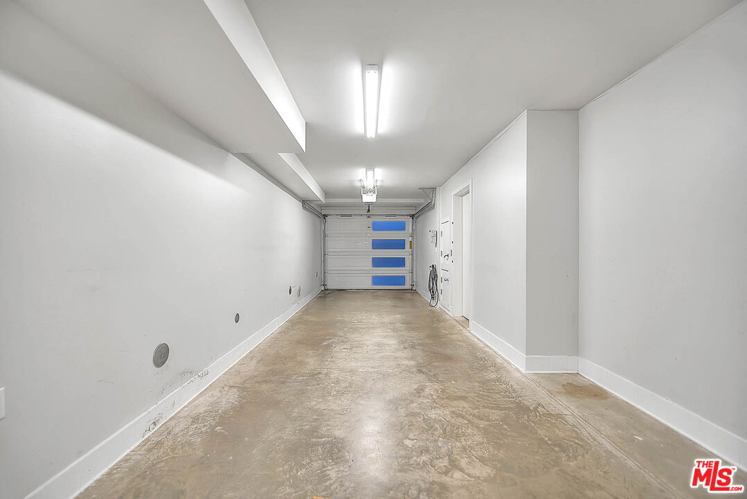 5014 Rosewood Avenue, Unit 1/2 Los Angeles, CA 90004 - Photo 32 of 45 a view of empty room