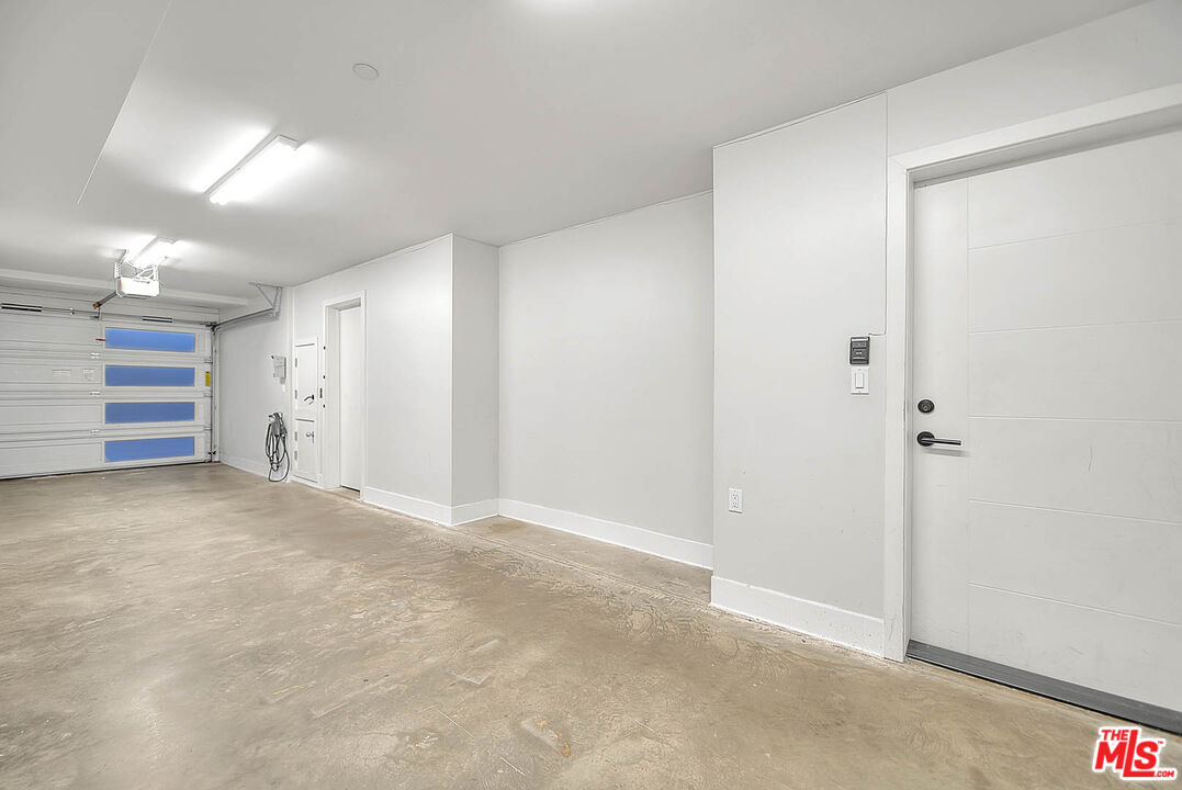 5014 Rosewood Avenue, Unit 1/2 Los Angeles, CA 90004 - Photo 33 of 45 a view of an empty room