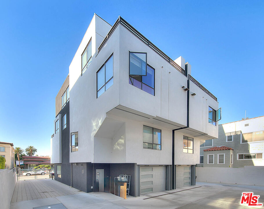 5014 Rosewood Avenue, Unit 1/2 Los Angeles, CA 90004 - Photo 37 of 45 a view of a building with a street