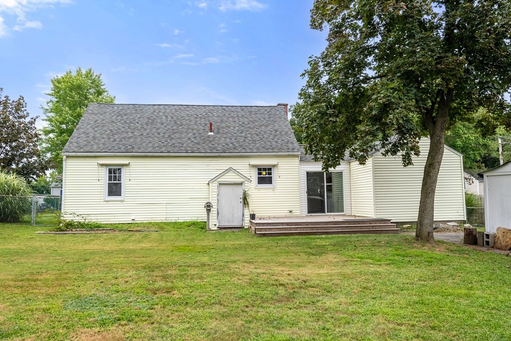 86 Anniversary Street Springfield, MA 01104 - Photo 26 of 31 a front view of house with yard