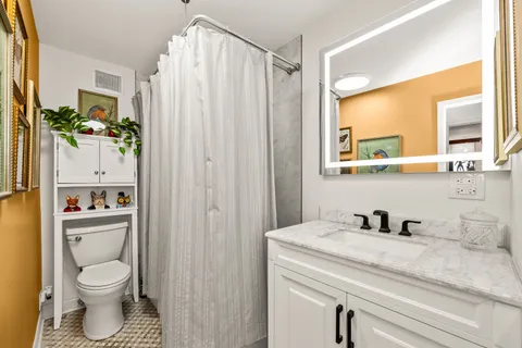 $215,000 | 5100 North Marine Drive, Unit 9H, Chicago, IL 60640