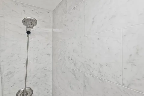 $215,000 | 5100 North Marine Drive, Unit 9H, Chicago, IL 60640