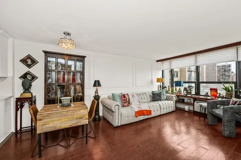 $215,000 | 5100 North Marine Drive, Unit 9H, Chicago, IL 60640