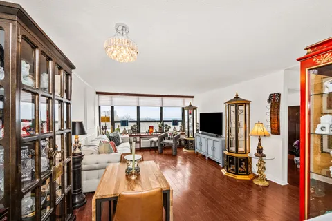 $215,000 | 5100 North Marine Drive, Unit 9H, Chicago, IL 60640