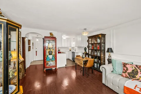 $215,000 | 5100 North Marine Drive, Unit 9H, Chicago, IL 60640