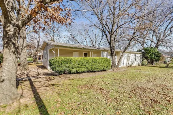 $213,300 | 400 East Liberty Street, Pilot Point, TX 76258