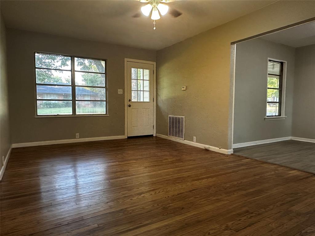 400 East Liberty Street Pilot Point, TX 76258 - Photo 8 of 16