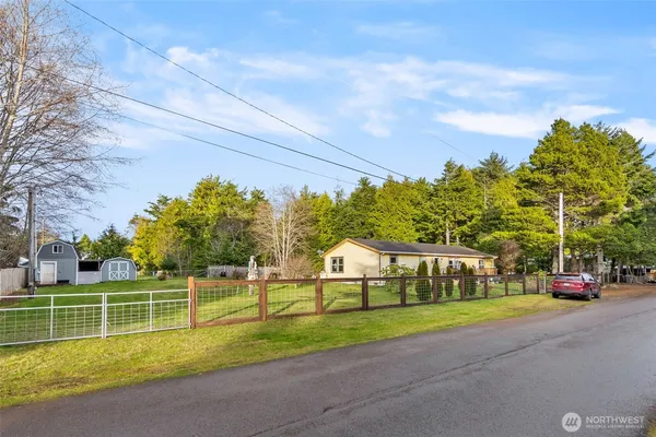 $399,990 | 39 Paradise Lane, Pacific Beach, WA 98571