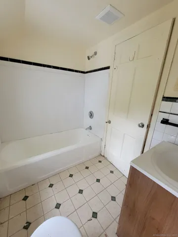 $2,585 | 41 Clarendon Avenue, West Hartford, CT 06110