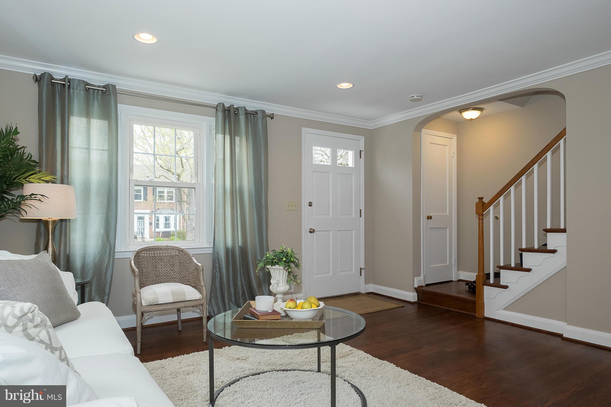 193 Stanmore Road Baltimore, MD 21212 - Photo 3 of 26 Living Room