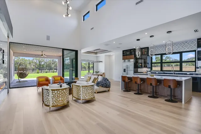 $1,549,000 | 1806 Lauren Drive, Spicewood, TX 78669