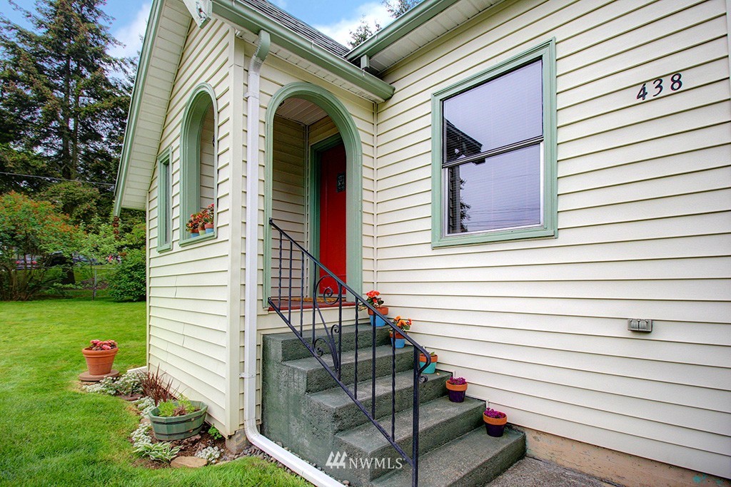 438 Southwest 4th Place Renton, WA 98057 - Photo 1 of 25