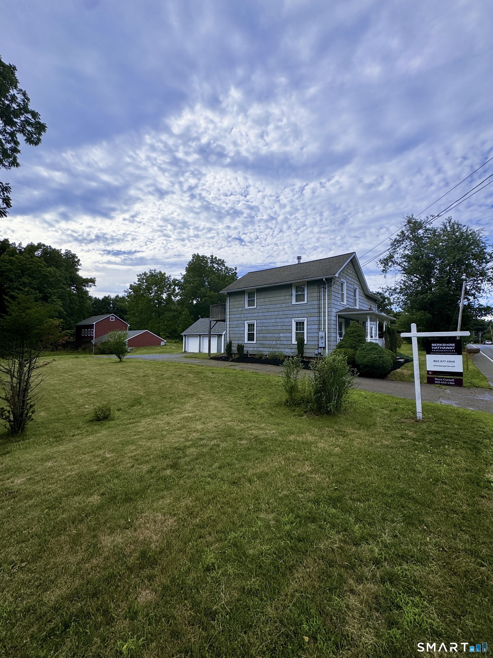 834 Bee Street Meriden, CT 06450 - Photo 3 of 33