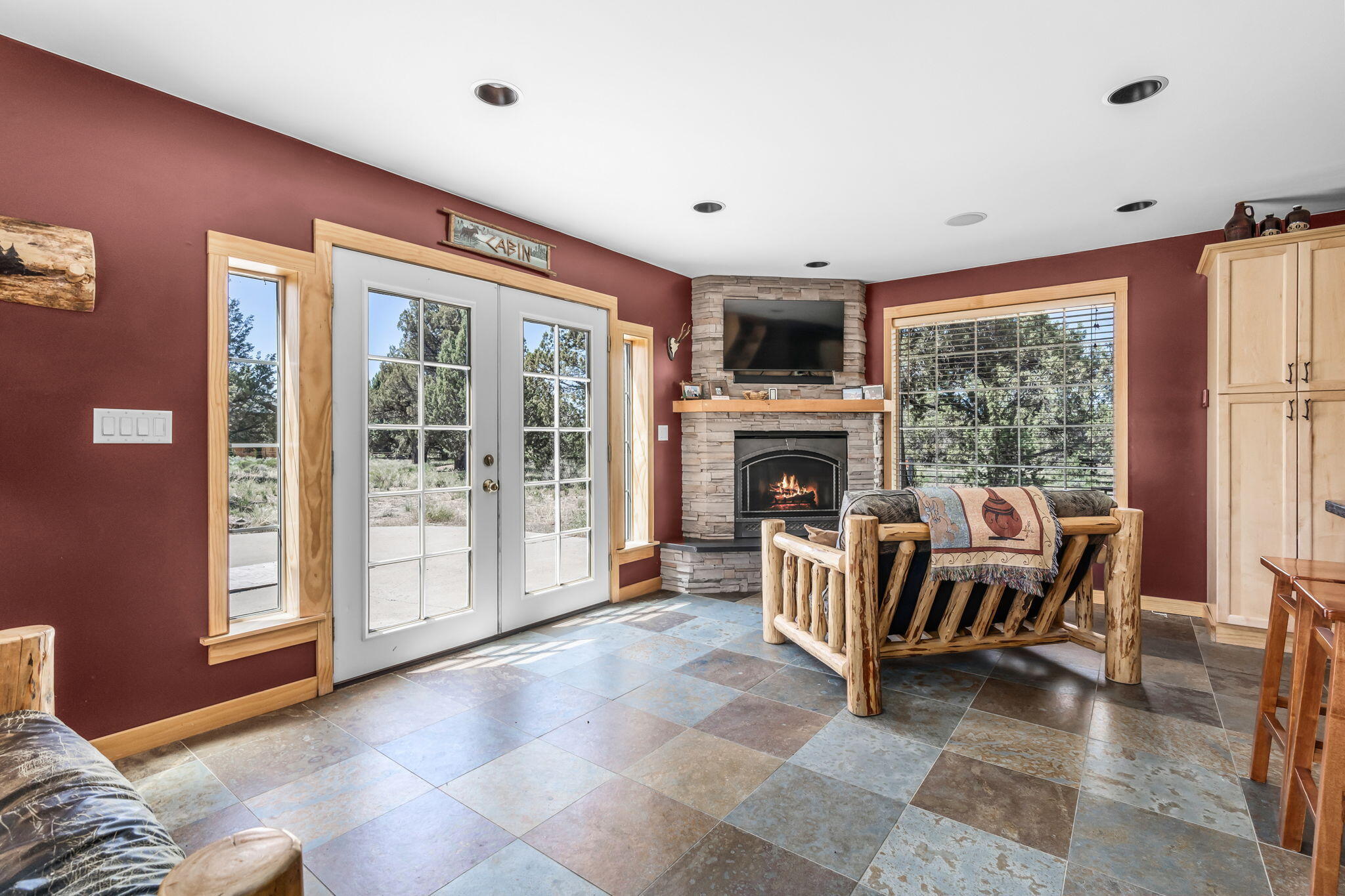 3555 Southeast Zuni Road Prineville, OR 97754 - Photo 4 of 22 2023_06_01_3555_se_zuni_rd_pv-6