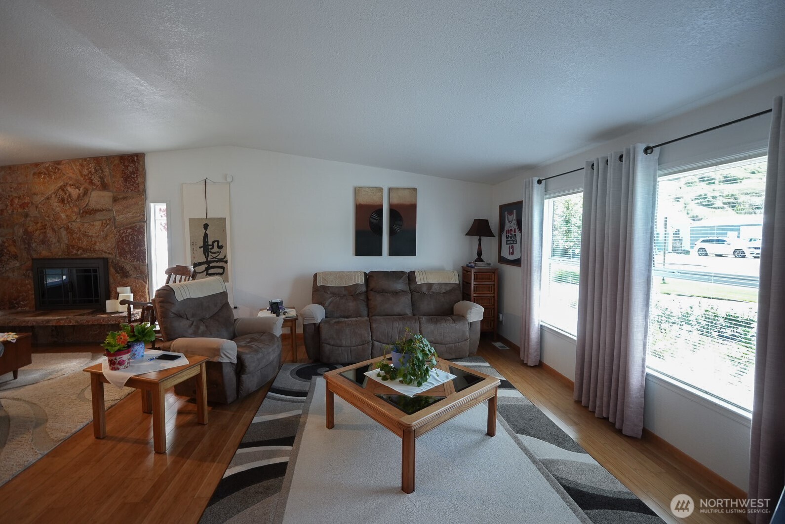 201 South Cherry Street Dayton, WA 99328 - Photo 9 of 23 a living room with furniture and a window