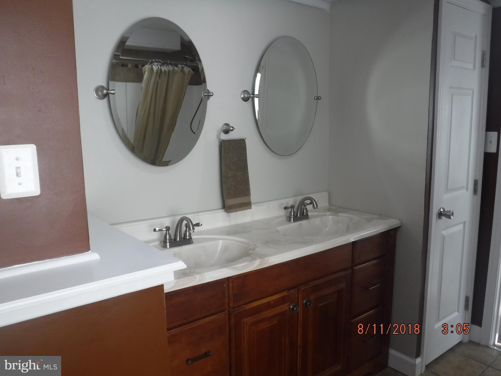 3521 Patuxent Road Huntingtown, MD 20639 - Photo 18 of 28 Bath (Master)