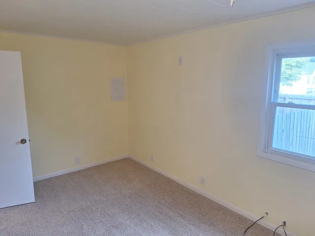 an empty room with closet and a ceiling fan