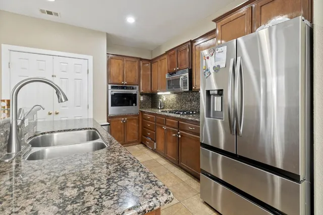 $570,000 | 432 Meadow Creek Drive, Patterson, CA 95363