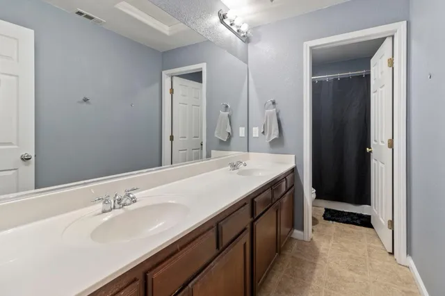 $570,000 | 432 Meadow Creek Drive, Patterson, CA 95363