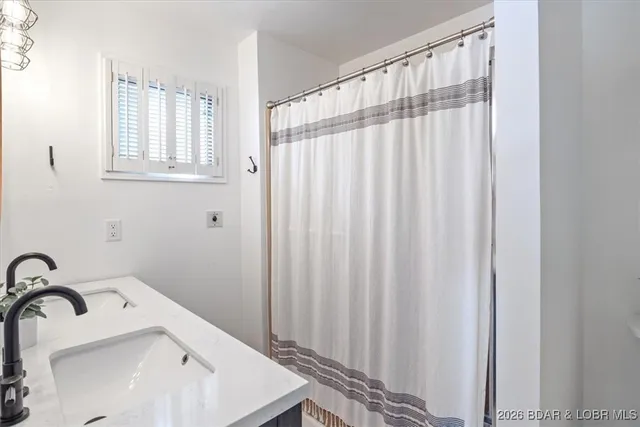 $589,000 | 1125 Anemone Road, Four Seasons, MO 65049