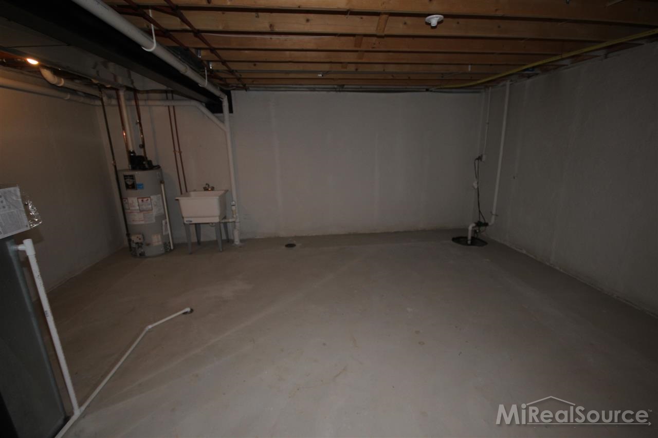 45541 Rathmore Drive Macomb, MI 48044 - Photo 15 of 16 31176449-14.JPG