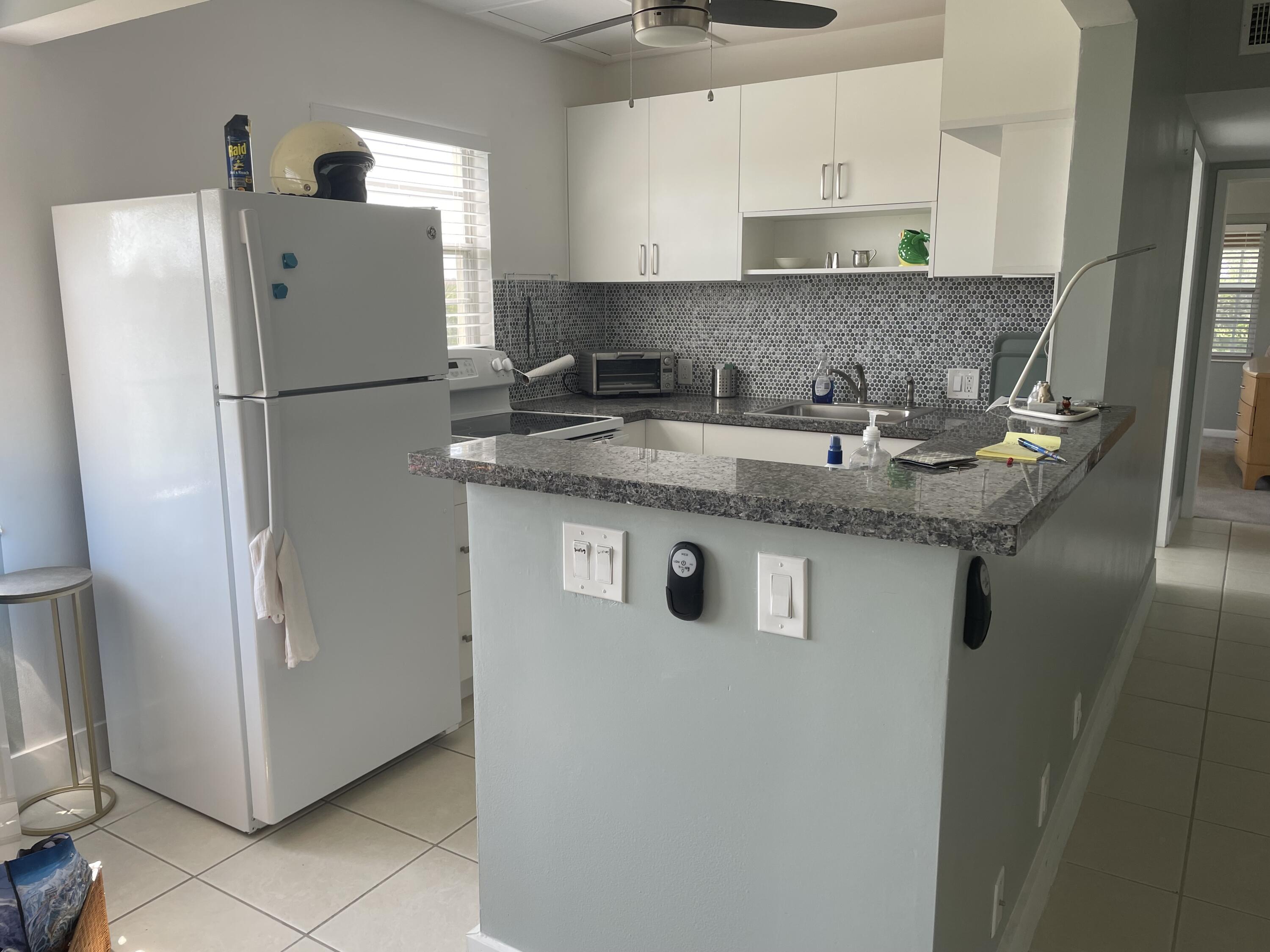 84 Preston F, Unit 84B Boca Raton, FL 33434 - Photo 1 of 20 OPEN KITCHEN