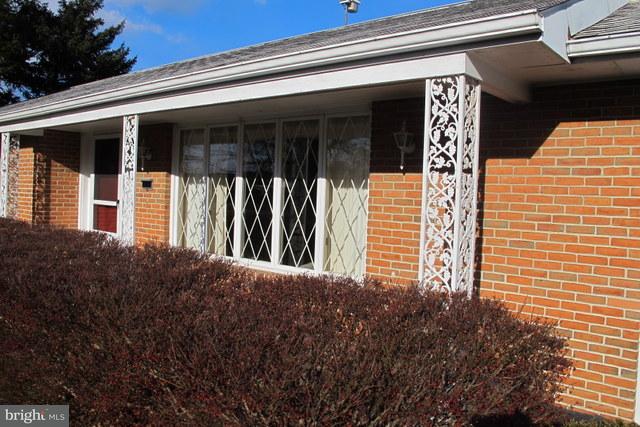 215 West Newport Road Lititz, PA 17543 - Photo 2 of 14