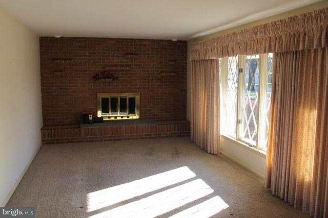 215 West Newport Road Lititz, PA 17543 - Photo 3 of 14