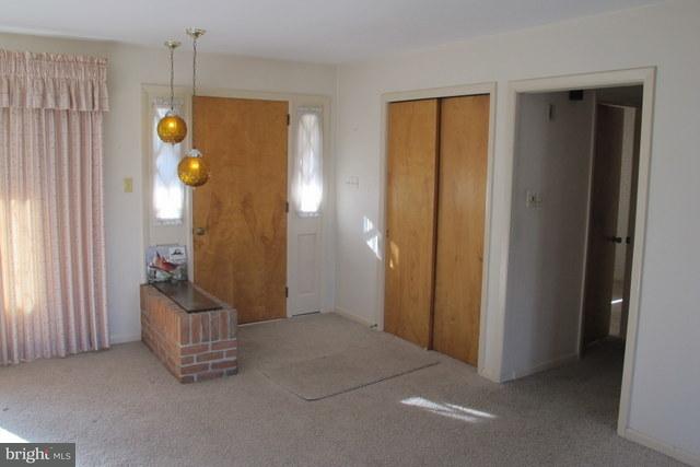 215 West Newport Road Lititz, PA 17543 - Photo 4 of 14
