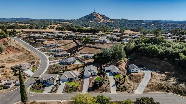 a black and white photo of a room