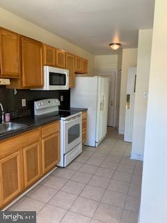 933 East Rittenhouse Street Philadelphia, PA 19138 - Photo 13 of 33 Kitchen