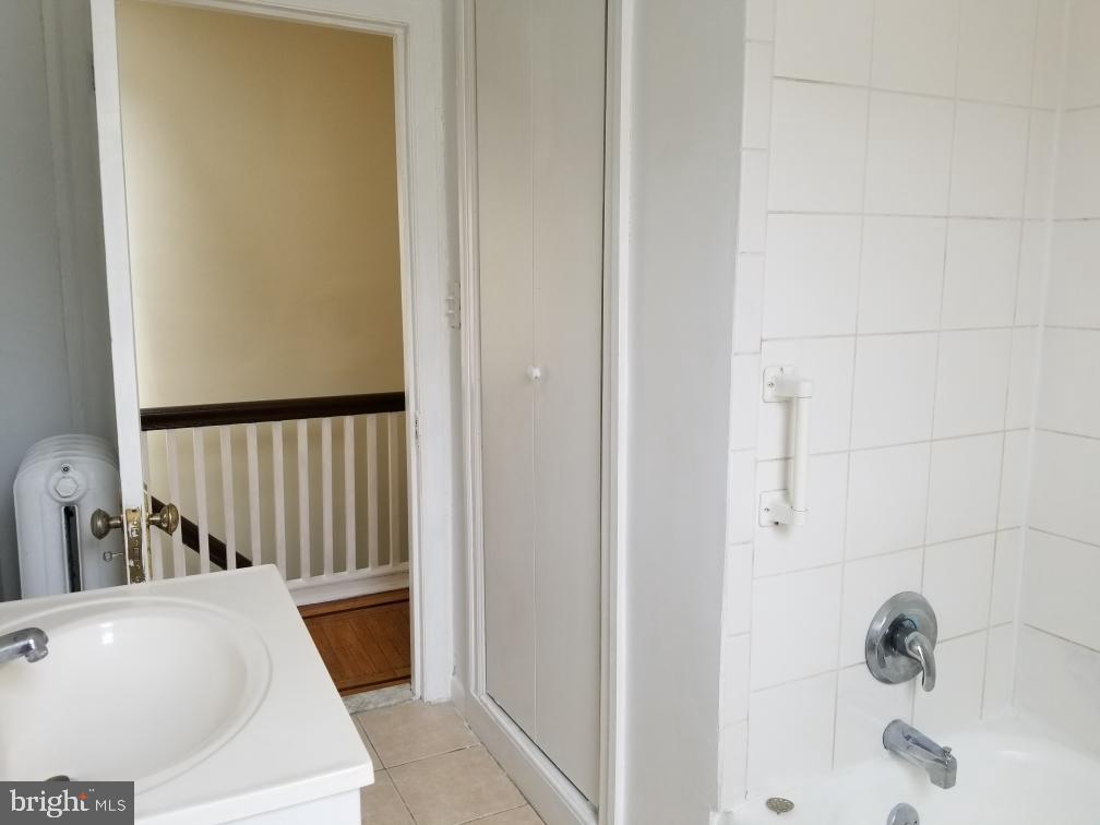 933 East Rittenhouse Street Philadelphia, PA 19138 - Photo 19 of 33 Hall Bathroom