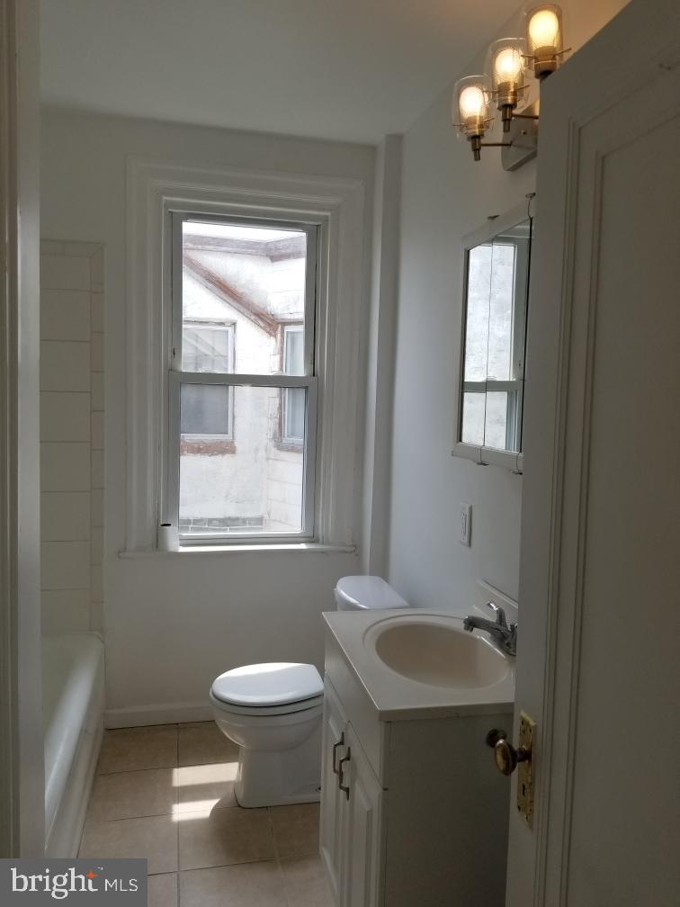 933 East Rittenhouse Street Philadelphia, PA 19138 - Photo 20 of 33 Hall Bathroom
