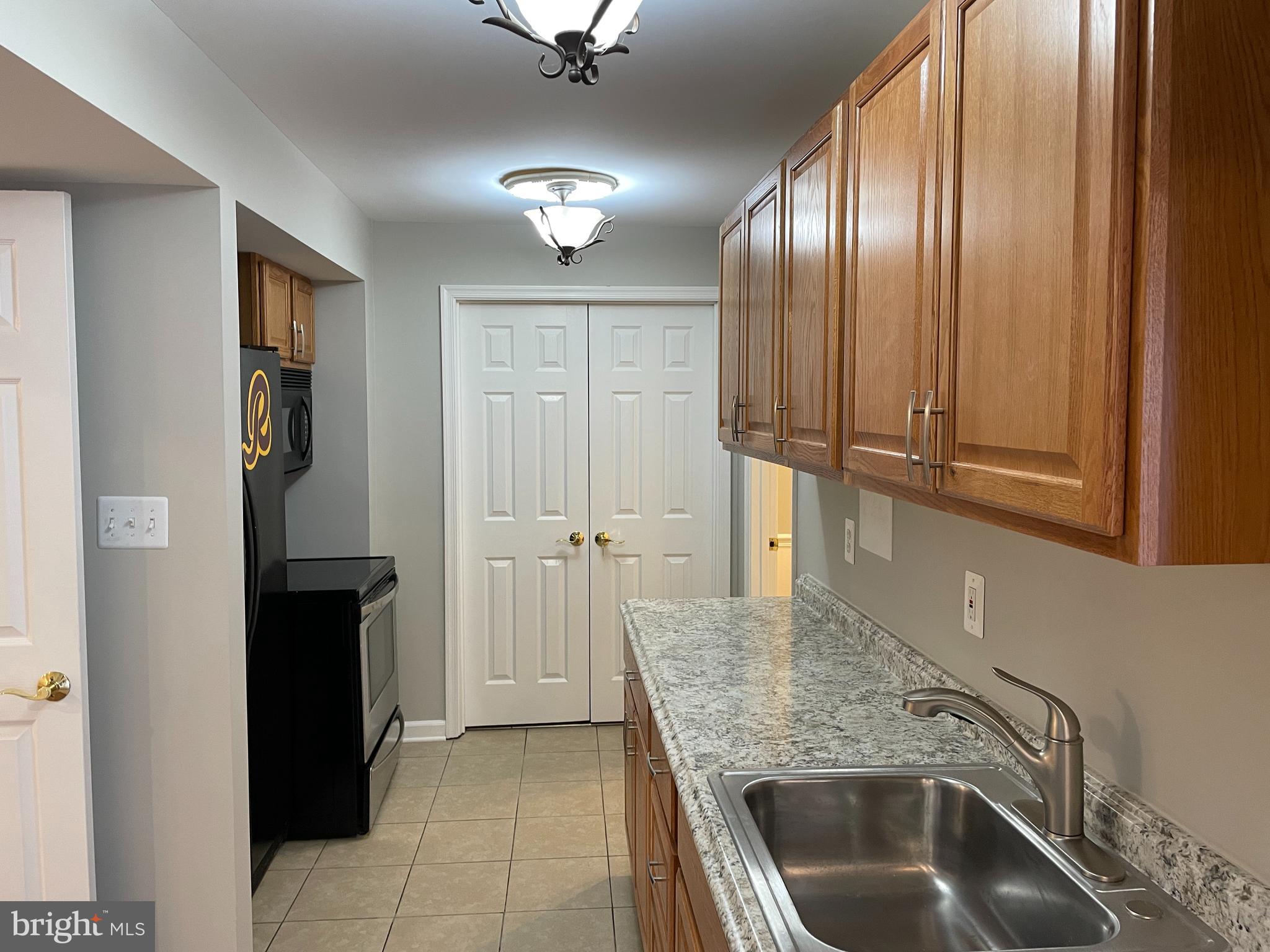 139 Balc Spring Leesburg, VA 20175 - Photo 7 of 18 a kitchen with a sink and refrigerator