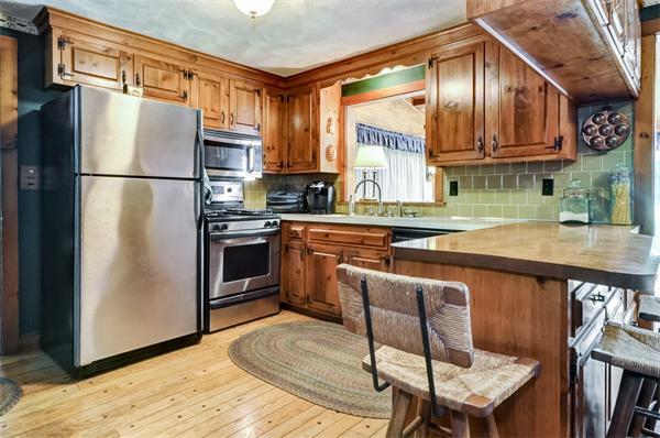 4 Betty Road Walpole, MA 02081 - Photo 8 of 27 Gallery Image 8