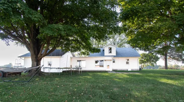 $279,900 | 2106 Wayne Center Road, Kendallville, IN 46755