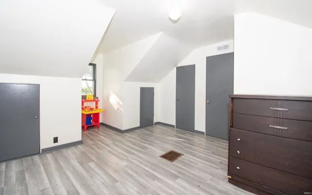 $279,900 | 2106 Wayne Center Road, Kendallville, IN 46755