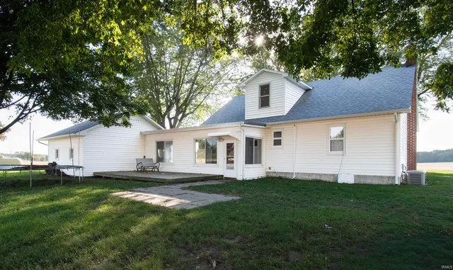 $279,900 | 2106 Wayne Center Road, Kendallville, IN 46755