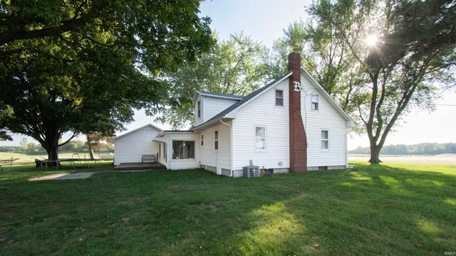 $279,900 | 2106 Wayne Center Road, Kendallville, IN 46755
