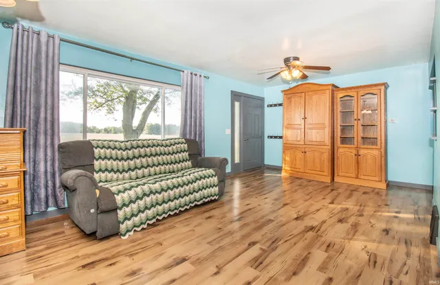 $279,900 | 2106 Wayne Center Road, Kendallville, IN 46755