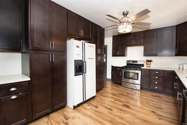 $279,900 | 2106 Wayne Center Road, Kendallville, IN 46755